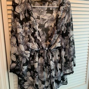 Tunic top, white,gray and white flowers